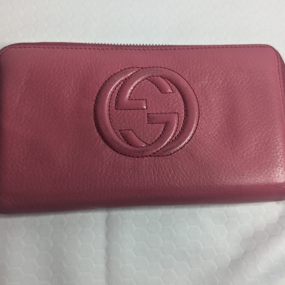 Gucci zip wallet